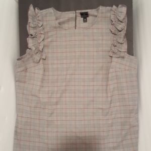 sleeveless plaid shirt